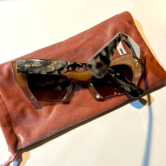 MIU MIU sunglasses never worn - Picture 2 of 4